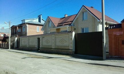 Дом 180 м кв. на участке 10 сот.  Армавир