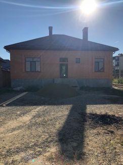 Дом 400 м кв. на участке 7 сот.  Армавир