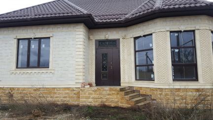 Дом 170 м кв. на участке 5 сот.  Армавир