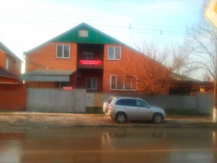 Дом 200 м кв. на участке 7 сот.  Армавир