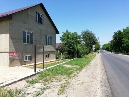 Дом 100 на участке 8  Армавир