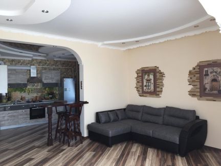 Продается 1-комнатная квартира, 54 м кв., 8/9 эт.  Армавир