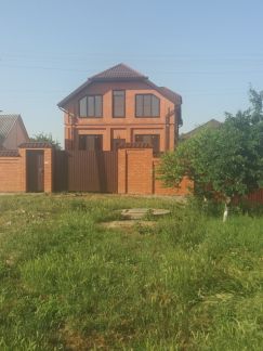 Дом 370 м кв. на участке 5.5 сот.  Армавир