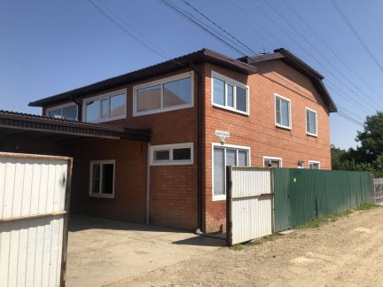 Дом 250 м кв. на участке 6 сот.  Армавир