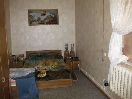 Продаю 2х комнатную квартиру, 76 м кв., 1/1 эт.  Армавир