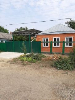 Дом 68 м кв. на участке 6 сот.  Армавир