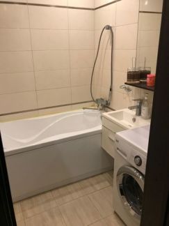 Сдаю 2х комнатную квартиру, 64 м кв., 4/6 эт.  Армавир