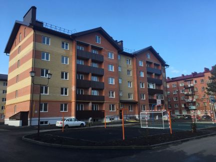 Продаю 2х комнатную квартиру, 69 м кв., 2/6 эт.  Армавир