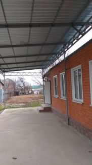 Дом 64 м кв. на участке 6 сот.  Армавир