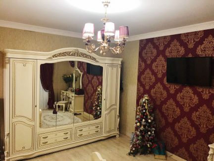 Продаю 2х комнатную квартиру, 100 м кв., 5/7 эт.  Армавир