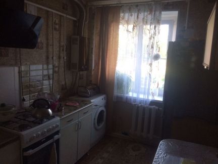 Продам 3х-комнатную квартиру, 64 м кв., 1/5 эт.  Армавир