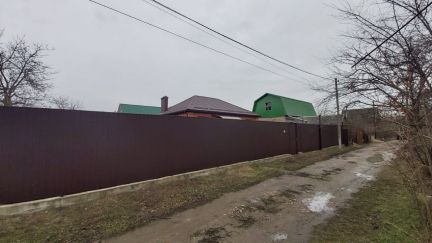 Дом 100 м кв. на участке 6 сот.  Армавир