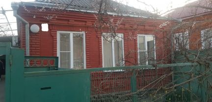 Дом 80 м кв. на участке 4.5 сот.  Армавир