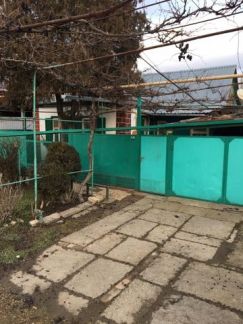 Дом 48 м кв. на участке 6 сот.  Армавир