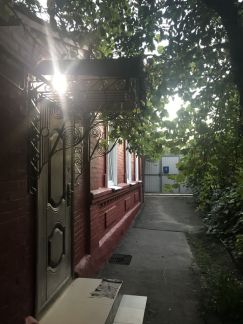 Дом 40 м кв. на участке 3 сот.  Армавир