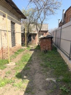 Дом 30 м кв. на участке 4 сот.  Армавир