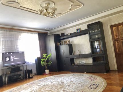 Продам 3х-комнатную квартиру, 70 м кв., 1/2 эт.  Армавир