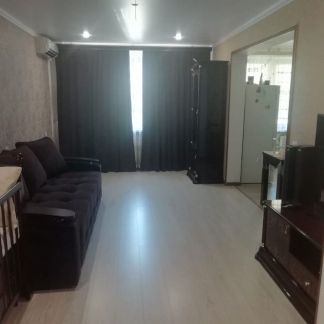 Продаю 2х комнатную квартиру, 64 м кв., 3/10 эт.  Армавир
