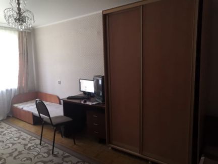 Сдам 1-комнатную квартиру, 30 м кв., 1/5 эт.  Армавир