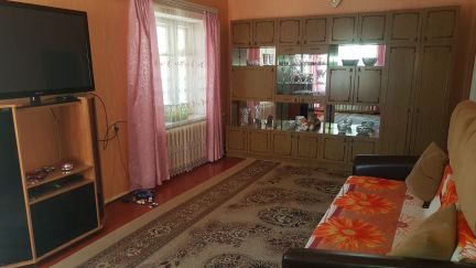 Дом 50 м кв. на участке 6 сот.  Армавир