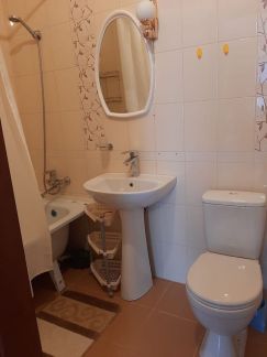 Сдам 1-комнатную квартиру, 50 м кв., 1/2 эт.  - купить на сайте объявлений Армавир онлайн