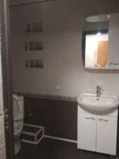 Сдам 1-комнатную квартиру, 42 м кв., 1/9 эт.  Армавир