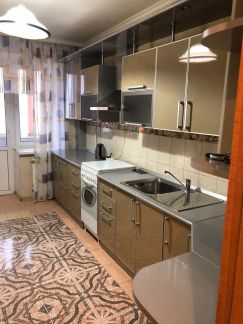 Сдаю 2х комнатную квартиру, 72 м кв., 2/5 эт.  Армавир