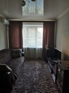 Сдам 1-комнатную квартиру, 35 м кв., 1/3 эт.  Армавир