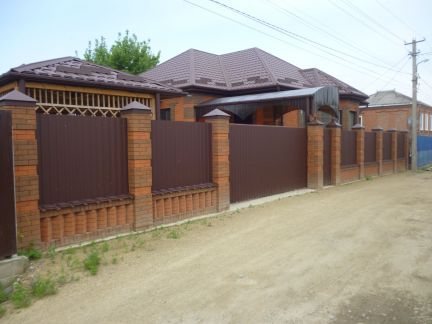 Дом 110 м кв. на участке 4.5 сот.  Армавир