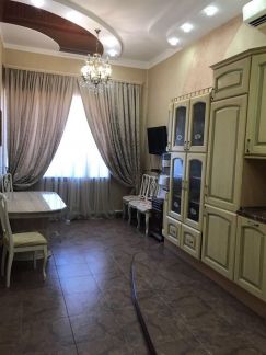Дом 203 м кв. на участке 6 сот.  Армавир