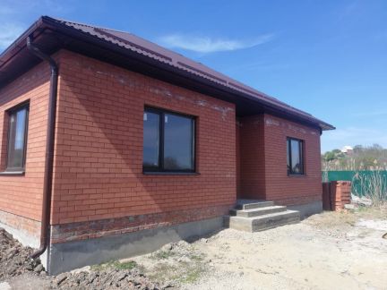 Дом 81 м кв. на участке 3.2 сот.  Армавир