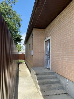 Дом 120 м кв. на участке 5 сот.  Армавир